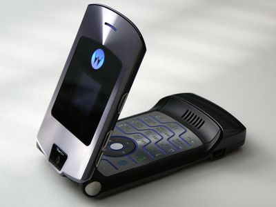 1280px-Motorola_RAZR_V3i_03.jpg