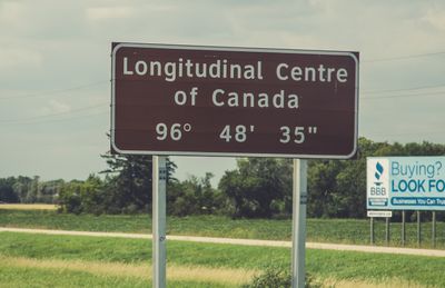 Longitudinal_Centre_of_Canada_Sign_on_Trans-Canada_Highway_(35918915750).jpg